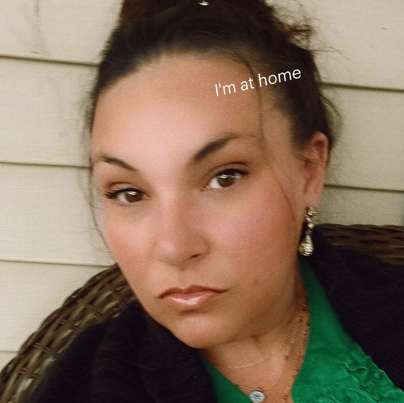 Meet your Posher, Erin! - Picture 2 of 16